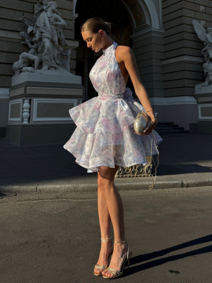 Пишна міні сукня халтер з органзи з відкритою спиною 