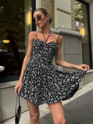 Чорний комбінезон шорти з чашками в дрібні квіти