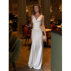 Сатинова максі сукня з драпіруванням на декольте