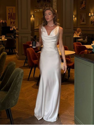 Сатинова максі сукня з драпіруванням на декольте