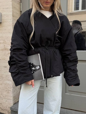 Чорна демісезонна коротка куртка кімоно