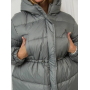 Сіра зимова куртка з куліскою на талії
