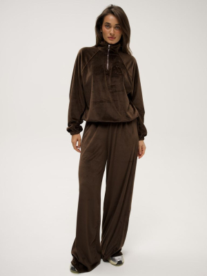 Шоколадний велюровий костюм