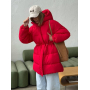 Червоний подовжений зимовий пуховик на кулісці  Червоний подовжений зимовий пуховик на кулісці