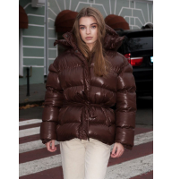 Коричневий короткий лаковий зимовий пуховик