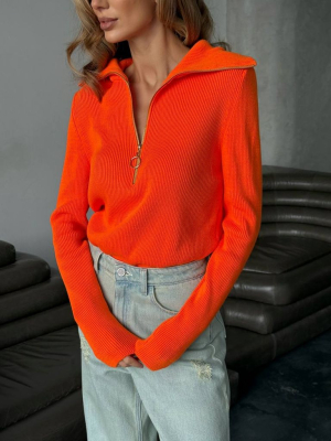 В'язаний джемпер з блискавкою на горловині