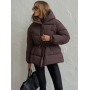 Шоколадна зимова куртка з куліскою на талії 