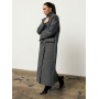 Сіре довге зимове пальто з акцентними плечима