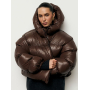 Шоколадний короткий зимовий пуховик oversize