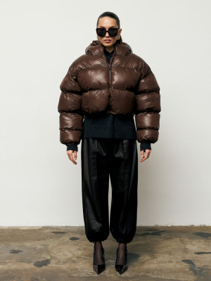 Шоколадний короткий зимовий пуховик oversize