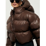 Шоколадний короткий зимовий пуховик oversize