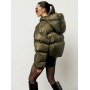 Короткий зимовий пуховик хакі oversize