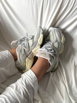 Кросівки сірі New Balance 9060 Quartz Grey