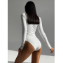 Білий боді з довгими рукавами і вирізом на декольте