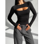 Чорний боді з довгими рукавами і вирізом на декольте