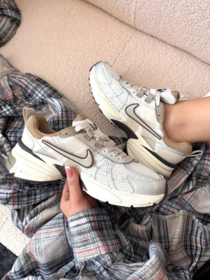 Кросівки Nike V2K Runtekk White Light Brown 
