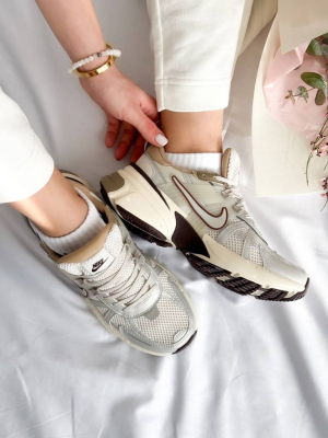 Кросівки Nike V2K Runtekk White Light Brown 
