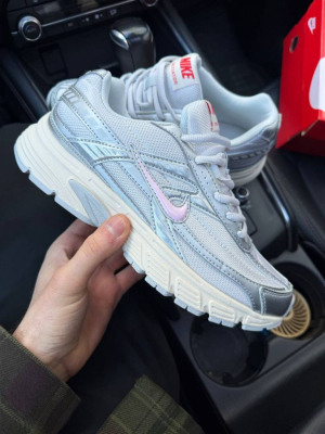 Кросівки сріблясті Nike Initiator Silver