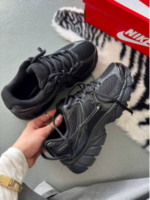 Кросівки чорні Nike V5 RNR Full Black