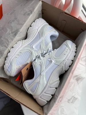 Кросівки білі Nike V5 RNR White