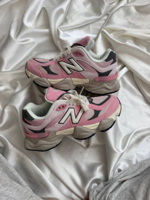 Кросівки сіро-рожеві New Balance 9060 Pink Grey