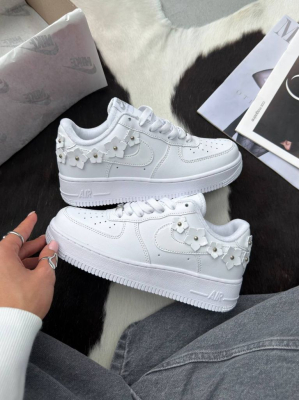 Кросівки білі Nike Air Force 1 Low Florette