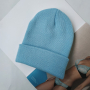 Небесно-блакитна шапка біні