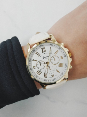 Білий годинник Geneva із золотим оформленням