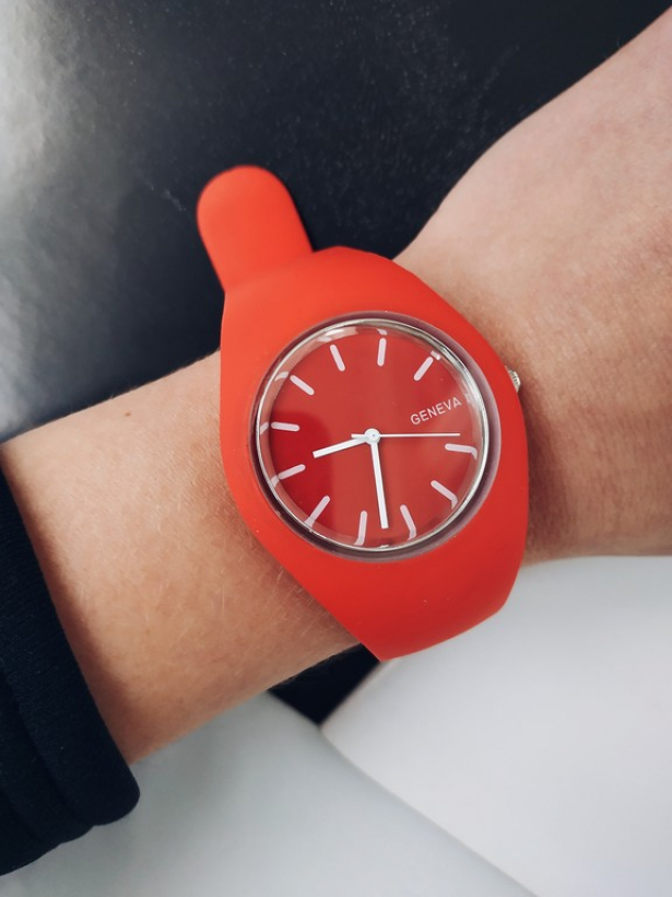 Силиконовые красные часы в стиле sport casual Geneva