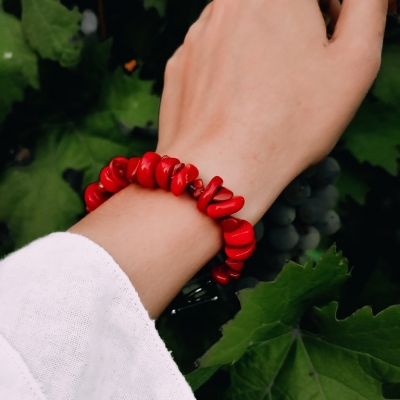 Ukrainian jewelry: coral necklaces and bracelets