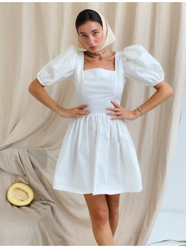 Біла бавовняна сукня з пишними рукавами