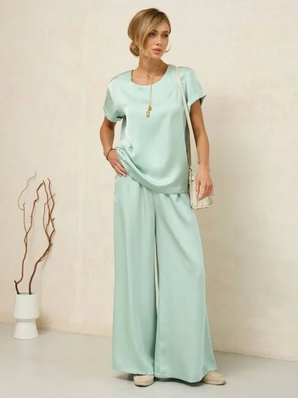 Satin T-shirt wide trousers suit