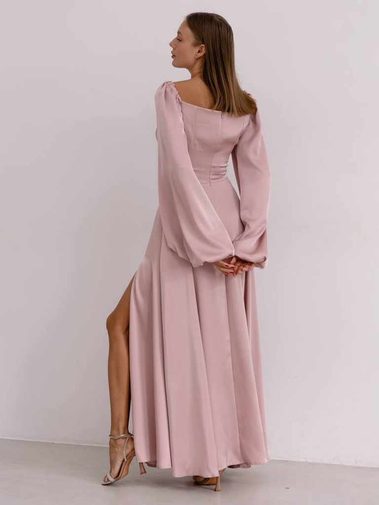 Сатинова вечірня сукня з розрізом