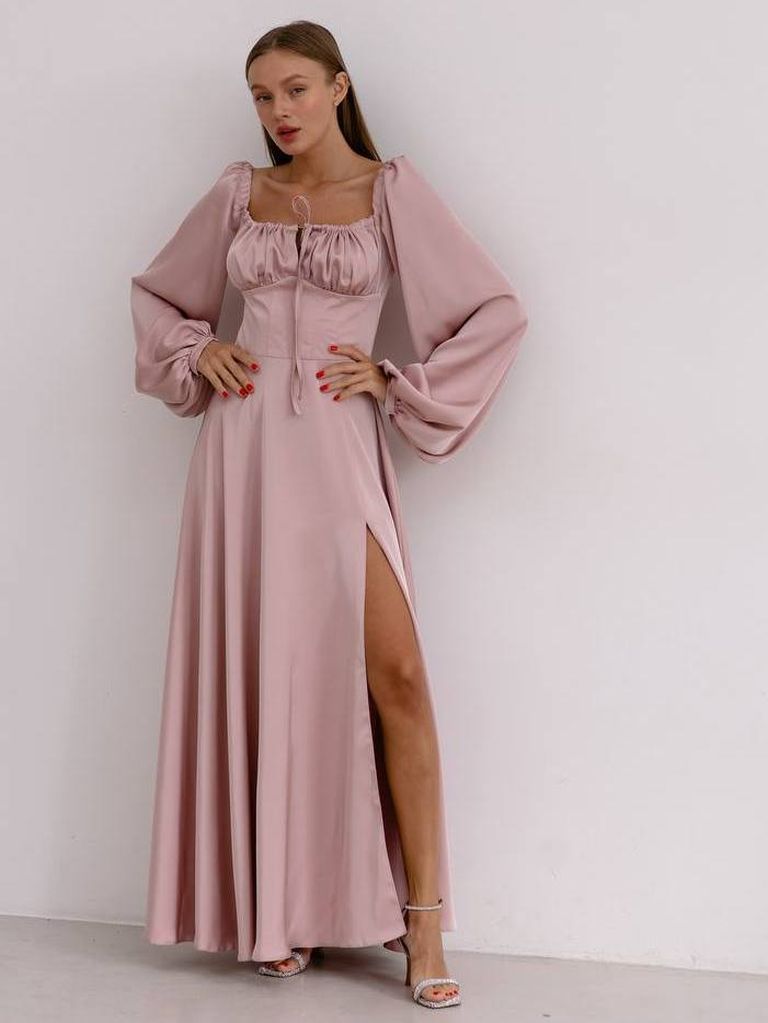 Сатинова вечірня сукня з розрізом