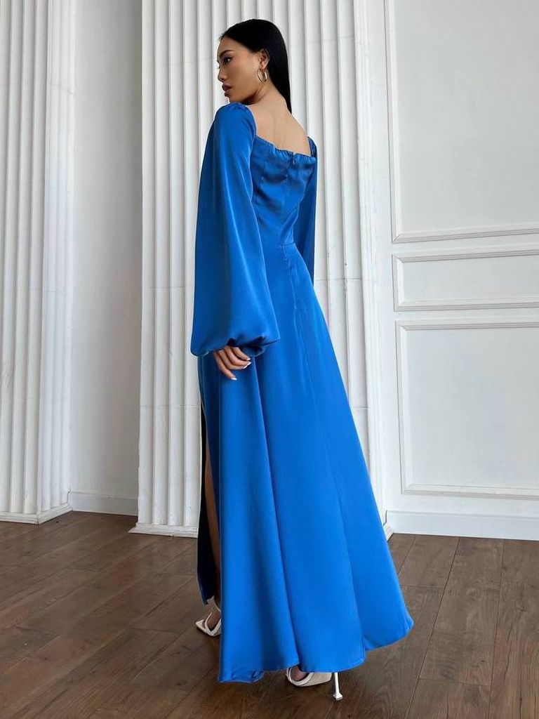 Сатинова вечірня сукня з розрізом