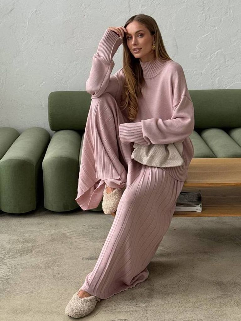 В'язаний костюм з широкими плісованими штанами