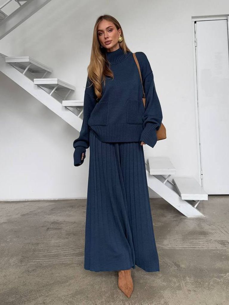 В'язаний костюм з широкими плісованими штанами