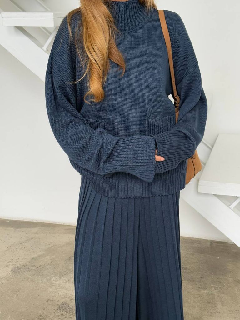 В'язаний костюм з широкими плісованими штанами