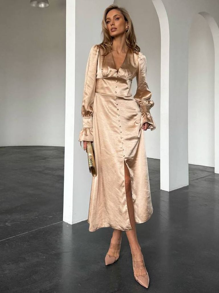 Елегантна сатинова сукня міді з довгим рукавом