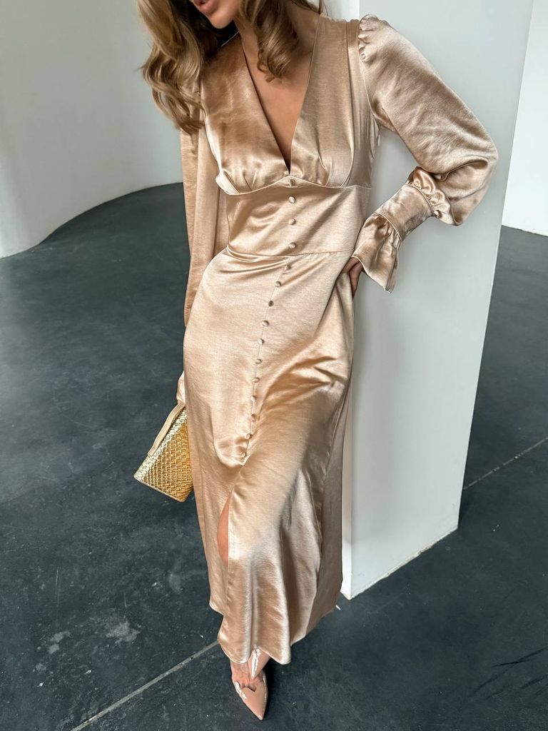 Елегантна сатинова сукня міді з довгим рукавом