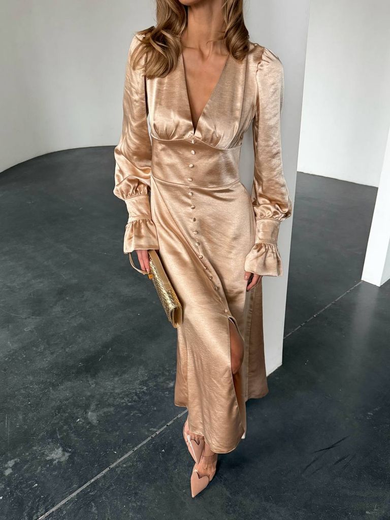 Елегантна сатинова сукня міді з довгим рукавом