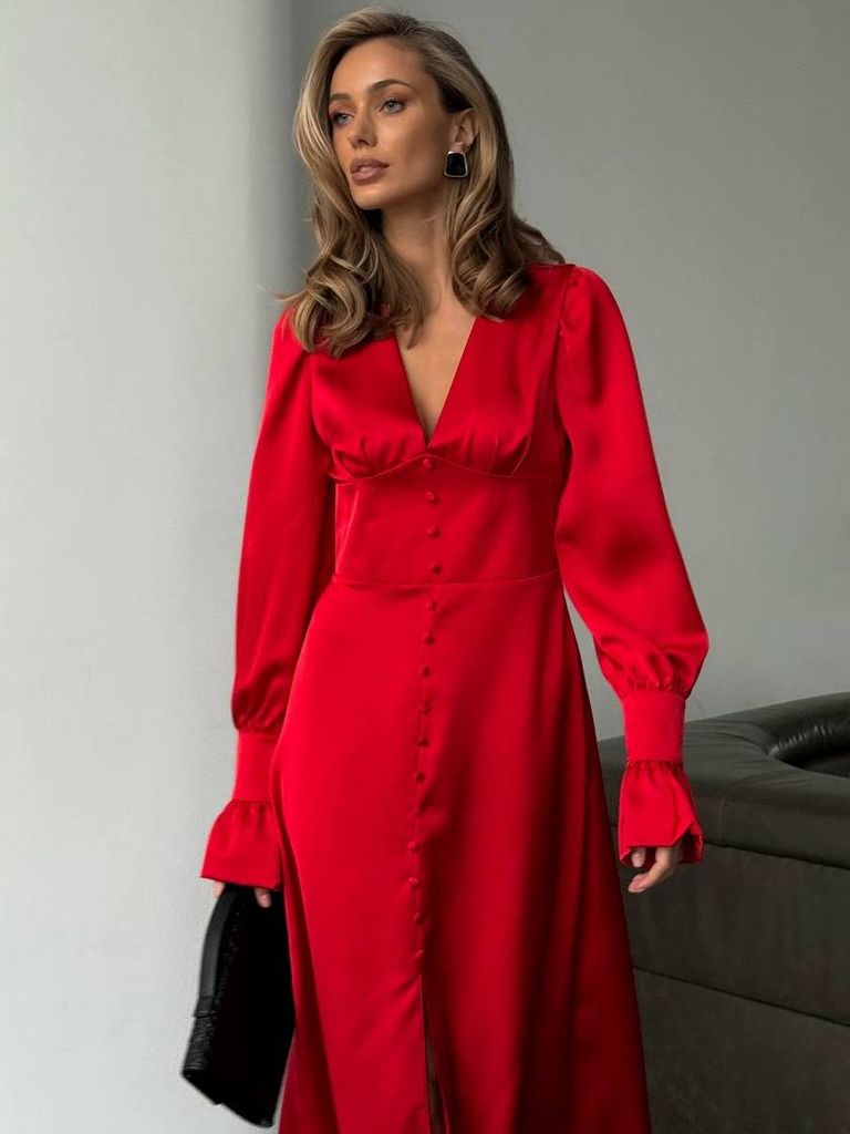 Елегантна сатинова сукня міді з довгим рукавом