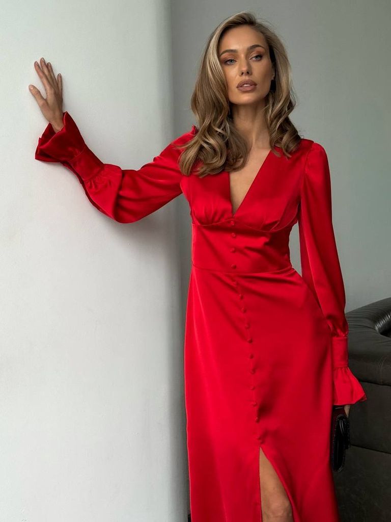 Елегантна сатинова сукня міді з довгим рукавом