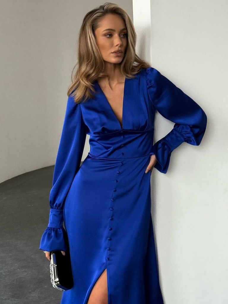 Елегантна сатинова сукня міді з довгим рукавом