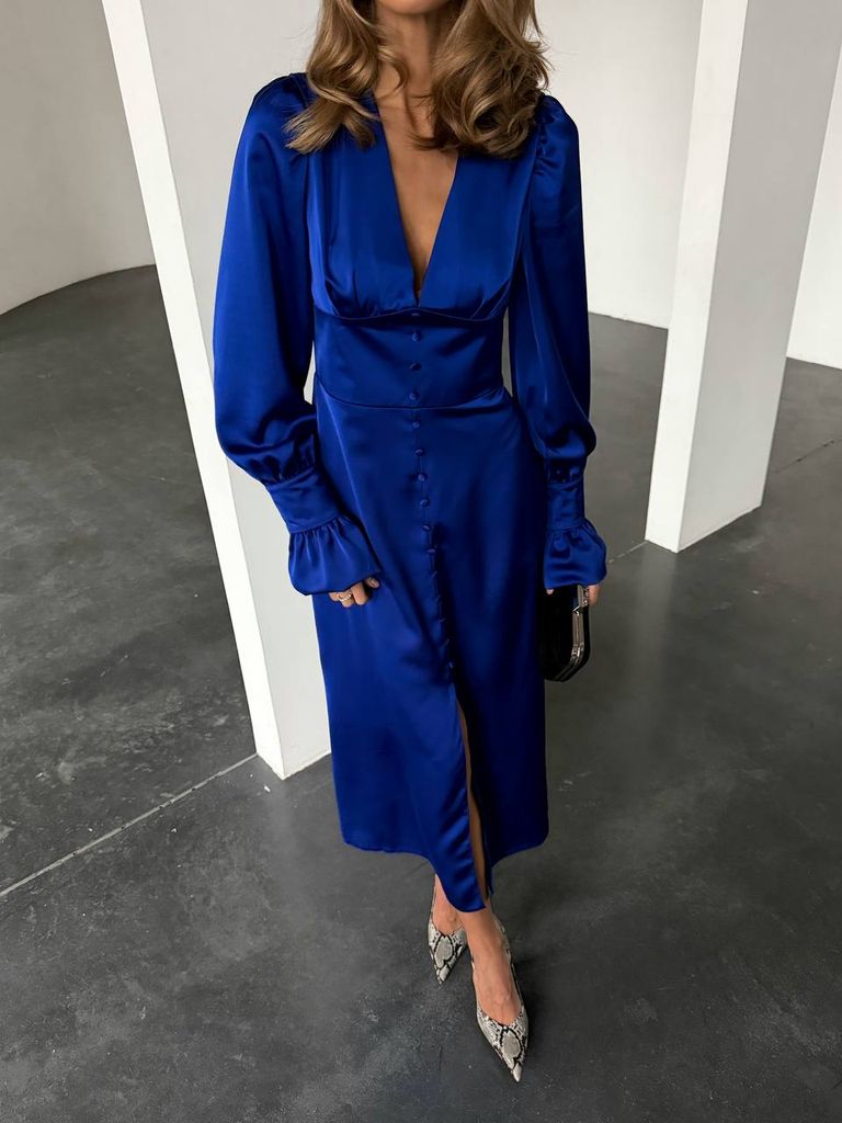 Елегантна сатинова сукня міді з довгим рукавом