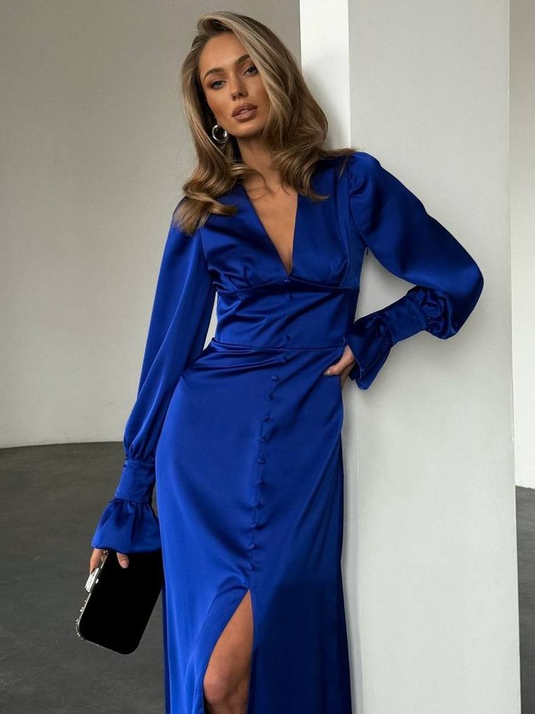 Елегантна сатинова сукня міді з довгим рукавом