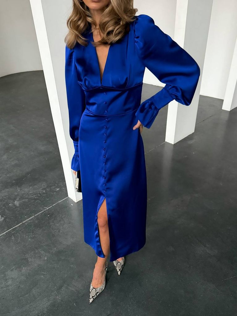 Елегантна сатинова сукня міді з довгим рукавом