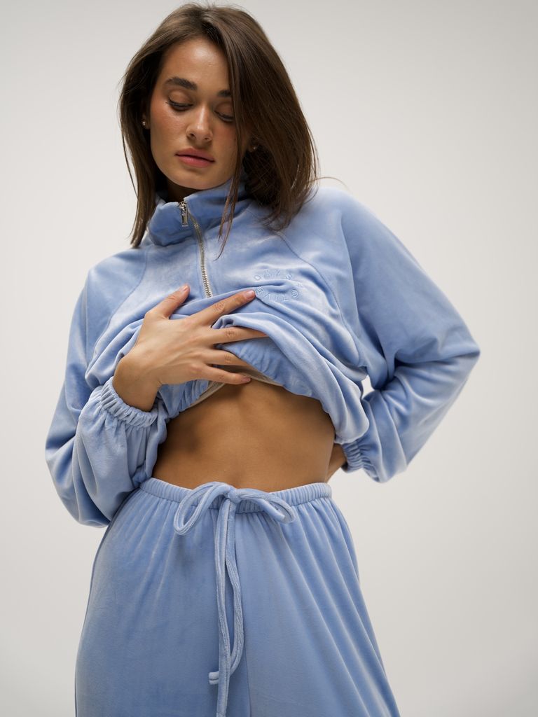 Блакитний велюровий костюм