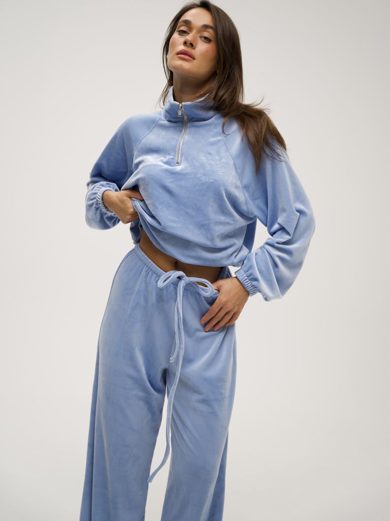 Блакитний велюровий костюм