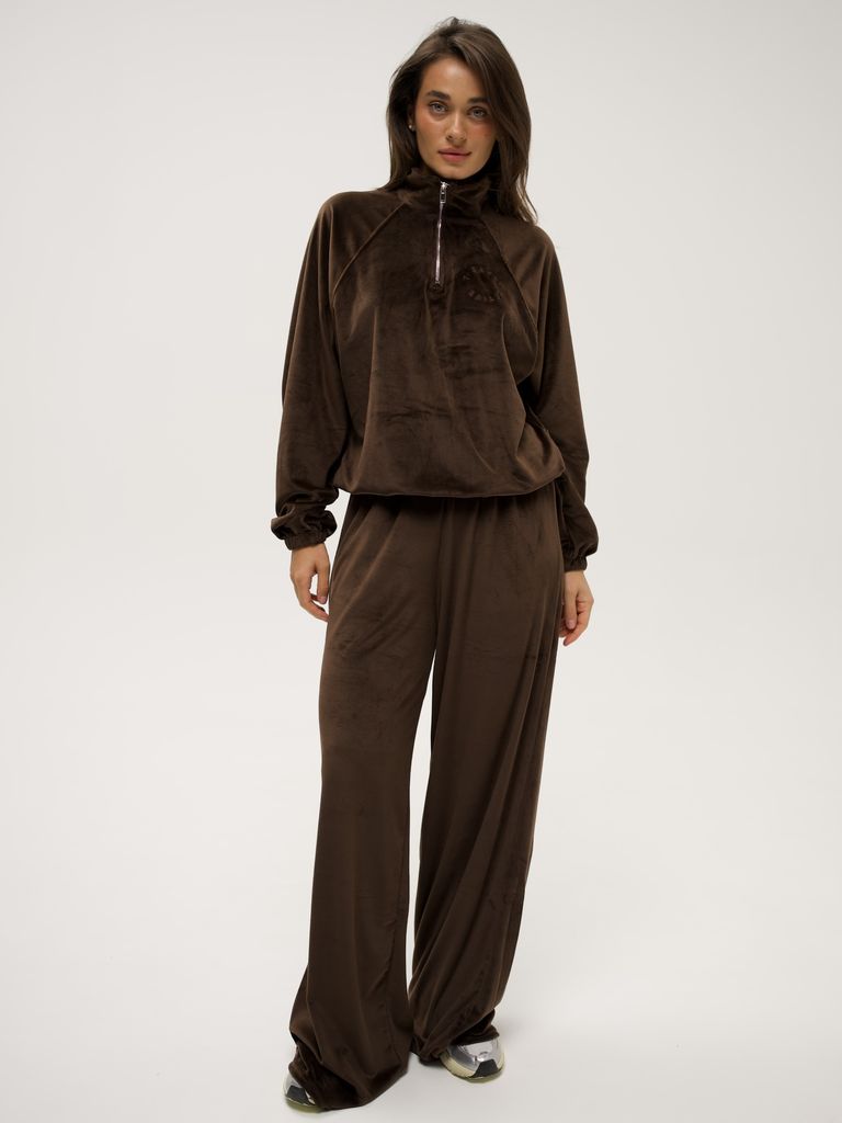 Шоколадний велюровий костюм